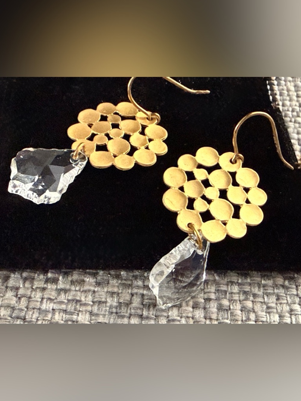 PRETTY GOLD-TONE EARRINGS WITH CLEAR STONE DROP